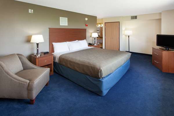 1 King Bed, One-Bedroom, Suite, Non-Smoking