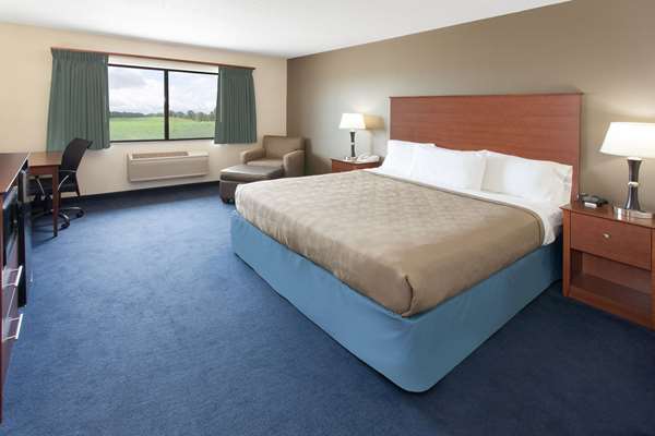 1 King Bed, Deluxe Mobility Accessible Room, Non-Smoking