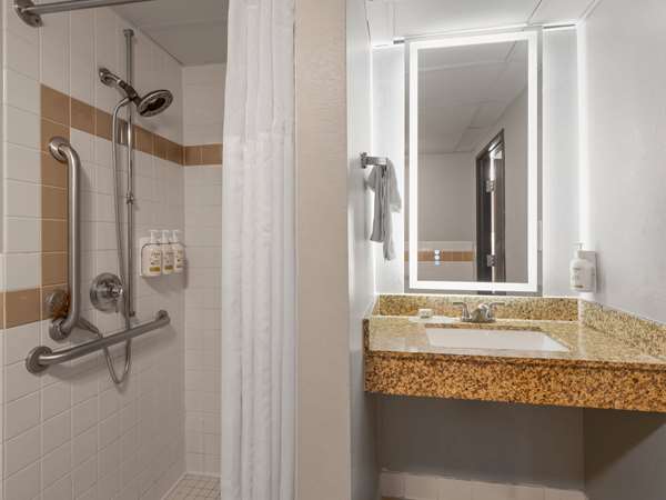 2 Queen Beds, Mobility Accessible, Non-Smoking