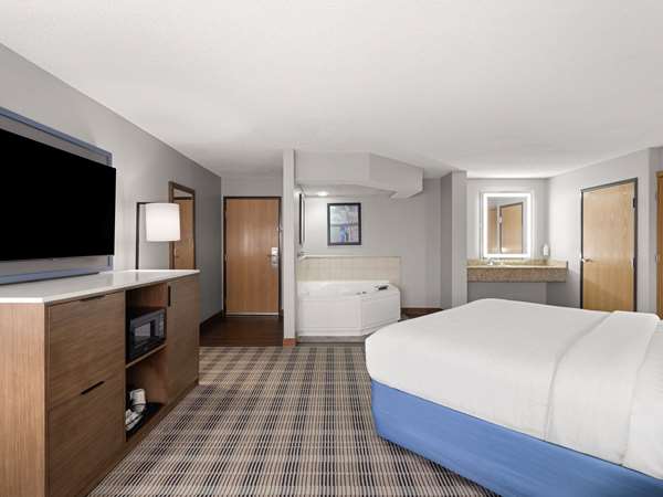 1 King Bed, Mobility Accessible Suite, Non-Smoking