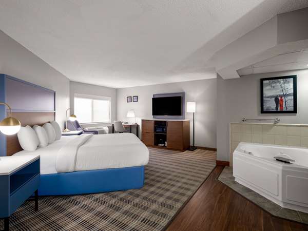 1 King Bed, Superior Suite, Non-Smoking