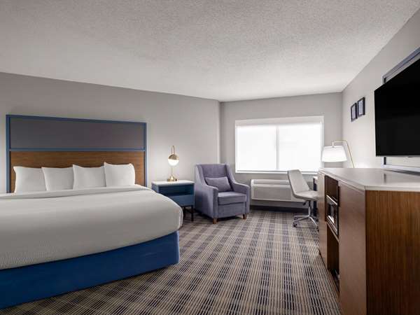 1 King Bed, Suite, Non-Smoking