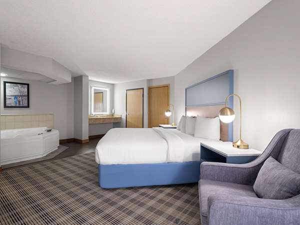 1 King Bed, Suite, Non-Smoking