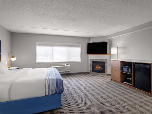 1 King Bed, Deluxe Suite, Non-Smoking