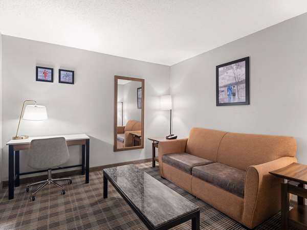 1 King Bed, 1 Bedroom Luxury Deluxe Suite, Non-Smoking