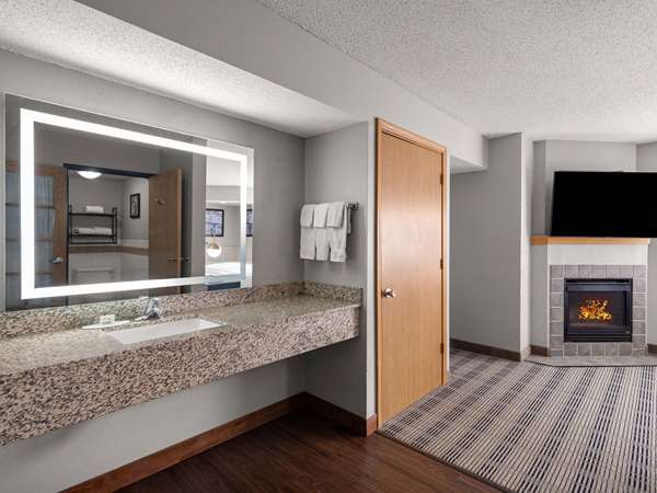 1 King Bed, 1 Bedroom Luxury Deluxe Suite, Non-Smoking