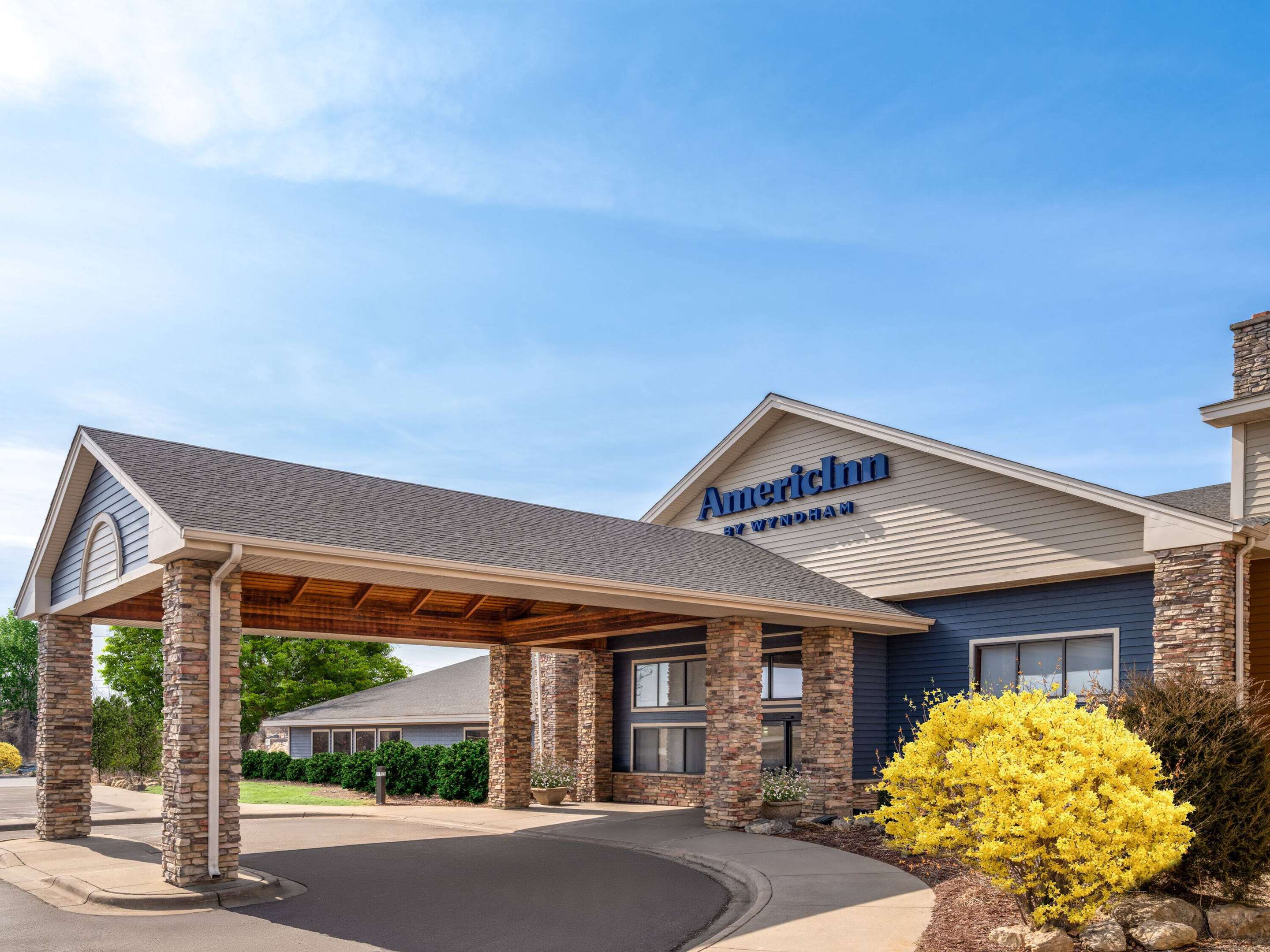 Exterior | AmericInn by Wyndham Shakopee Near Canterbury Park