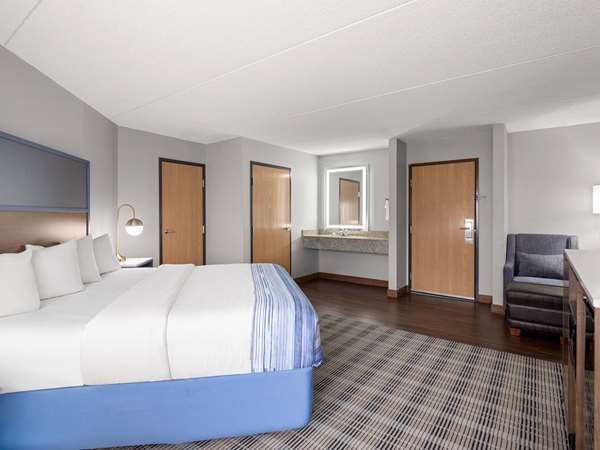 1 King Bed, Mobility Accessible, Non-Smoking