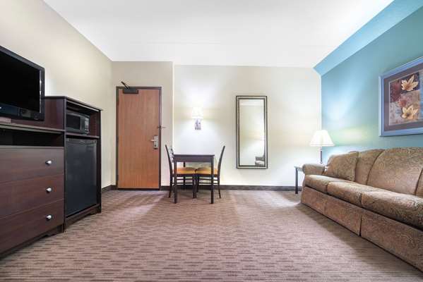 Suite - AmericInn Lodge & Suites Green Bay