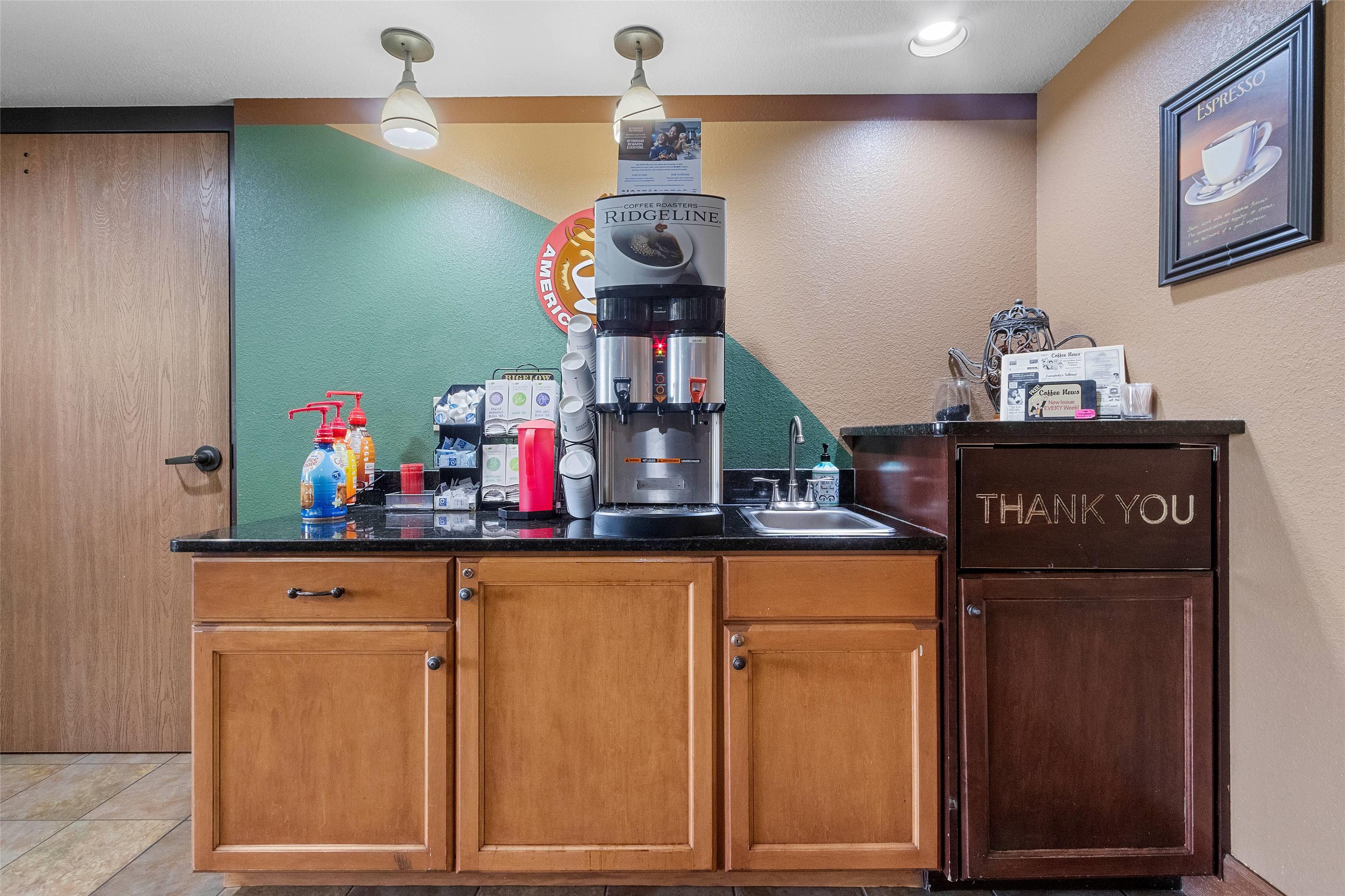 Breakfast Area | AmericInn by Wyndham Green Bay East