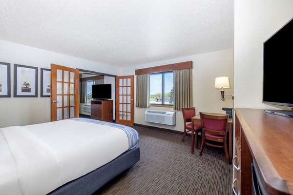  - AmericInn Hotel & Suites Dickinson