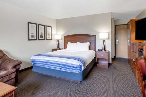  - AmericInn Hotel & Suites Dickinson