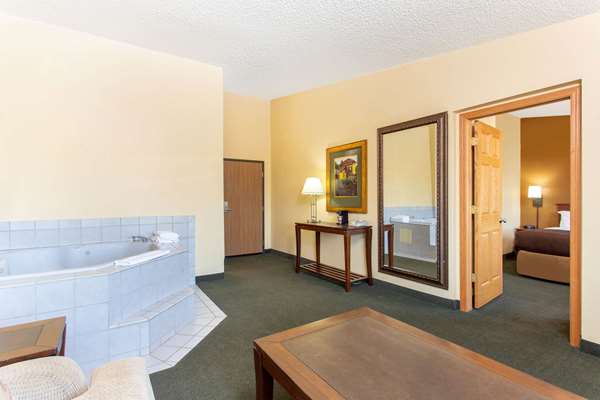 Suite - AmericInn West Bend