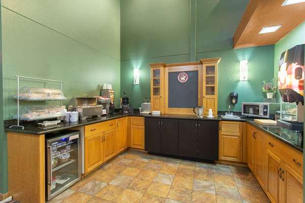  - AmericInn West Bend