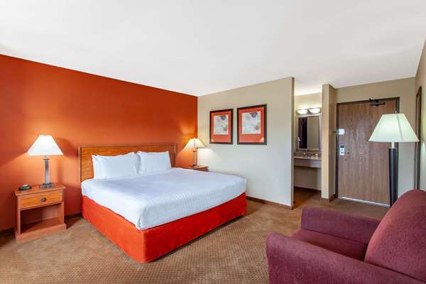 Suite - AmericInn Willmar