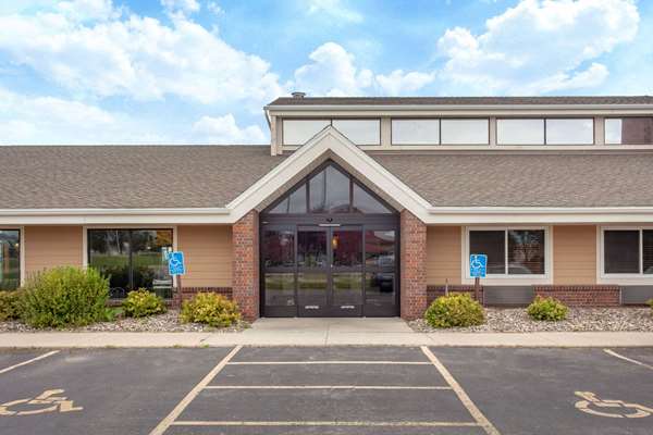 Exterior view - AmericInn Willmar