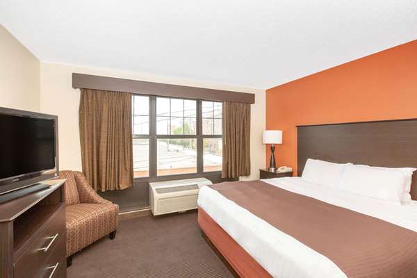 Suite - AmericInn Ottumwa