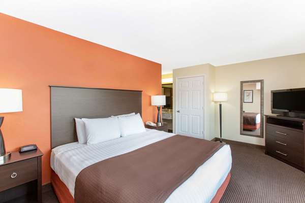 Suite - AmericInn Ottumwa