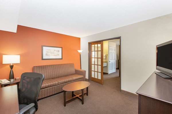 Suite - AmericInn Ottumwa