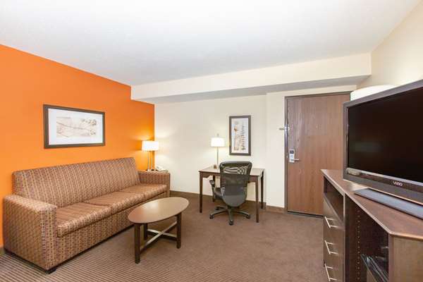 Suite - AmericInn Ottumwa