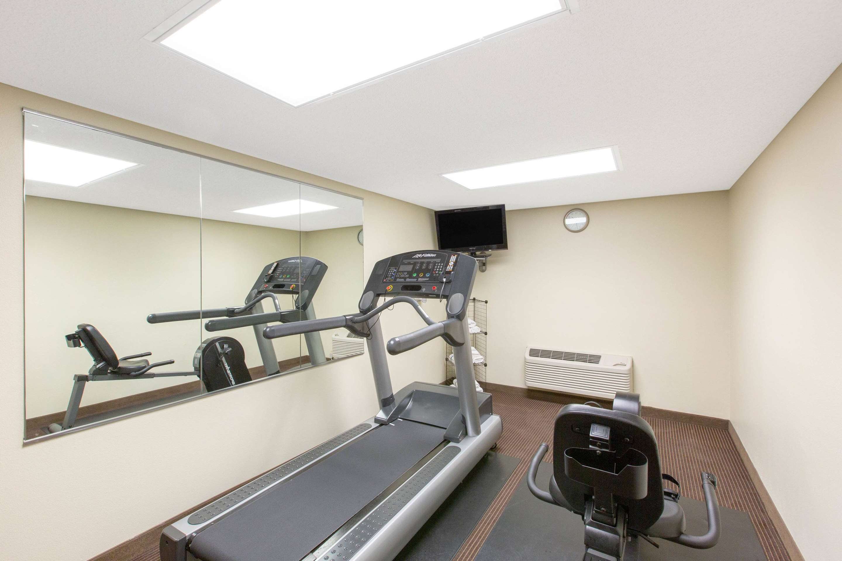 Health club fitness center gym | AmericInn by Wyndham Ottumwa