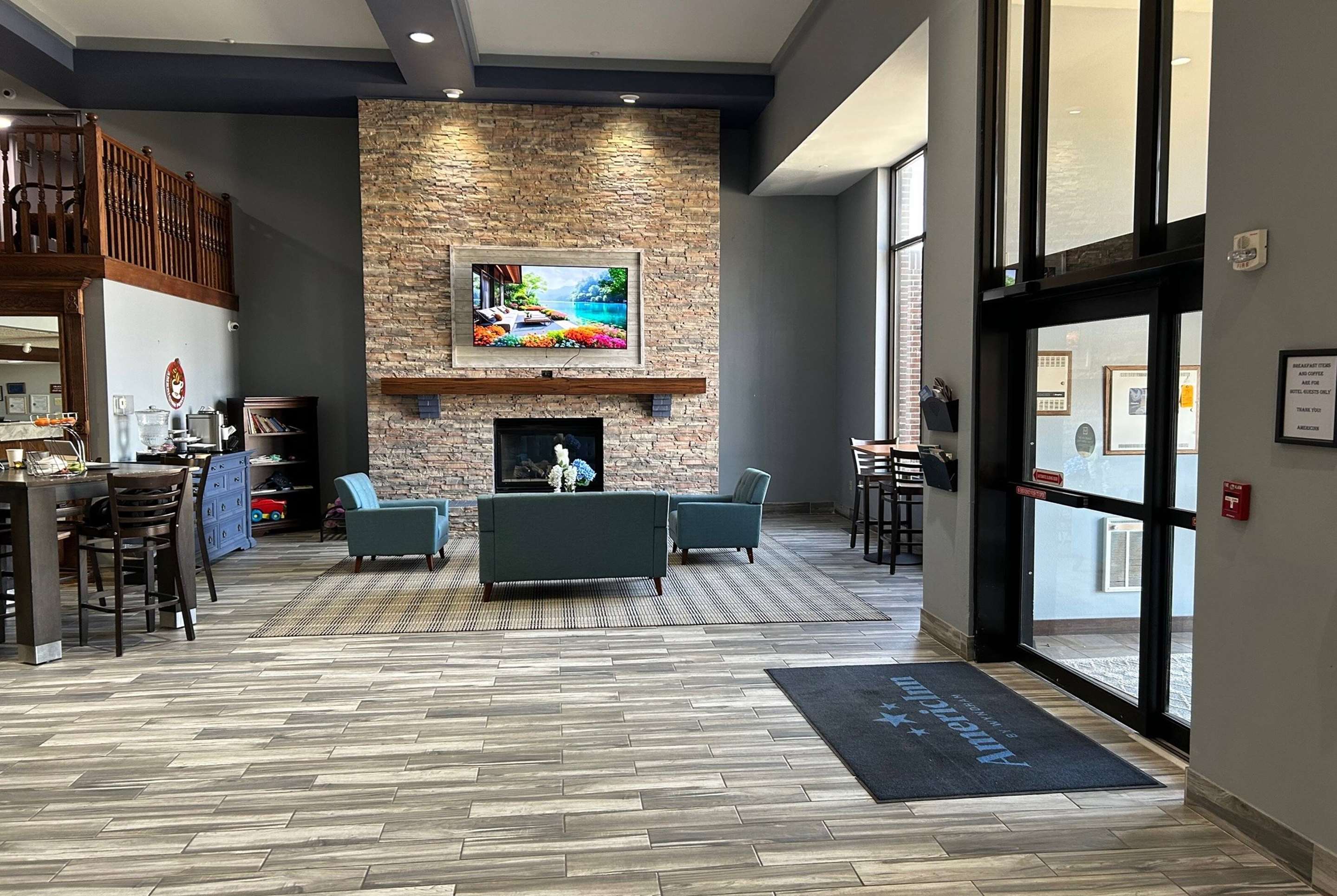 Lobby | AmericInn by Wyndham Ottumwa
