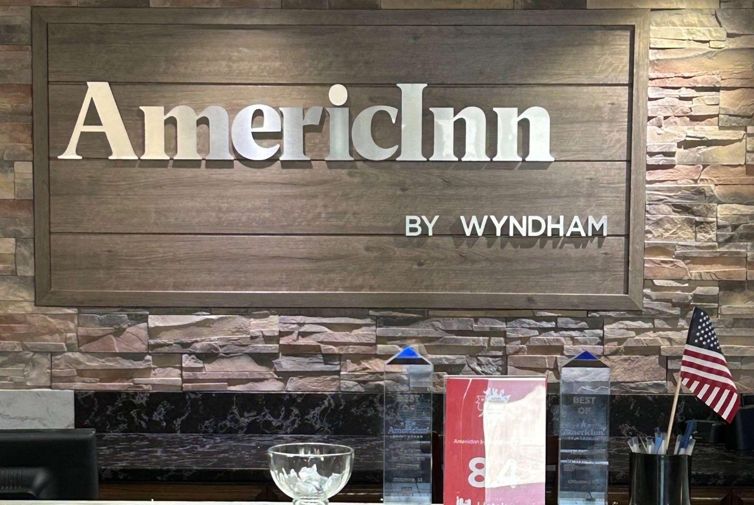 Lobby | AmericInn by Wyndham Ottumwa