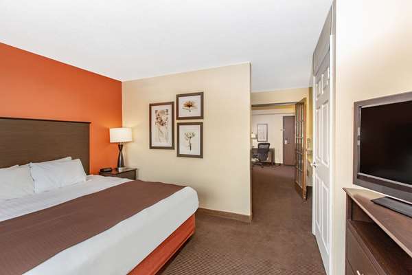 1 King Bed, One Bedroom, Suite, Non-Smoking