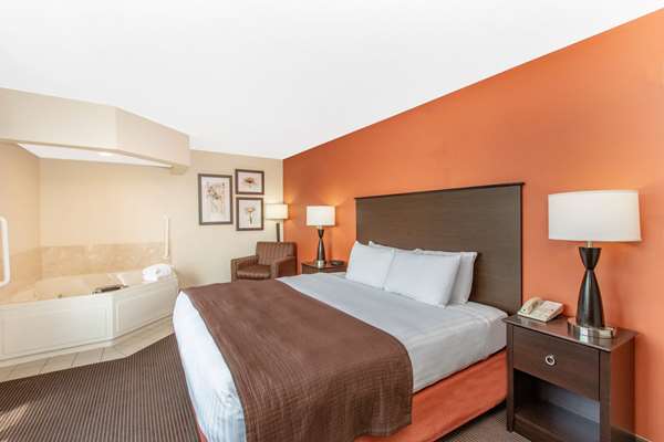 1 King Bed, Deluxe One Bedroom, Suite, Non-Smoking
