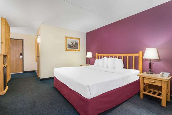  - AmericInn Lodge & Suites Wisconsin Dells - I-90 & I-94, Exit 87