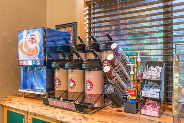  - AmericInn Lodge & Suites Wisconsin Dells - I-90 & I-94, Exit 87