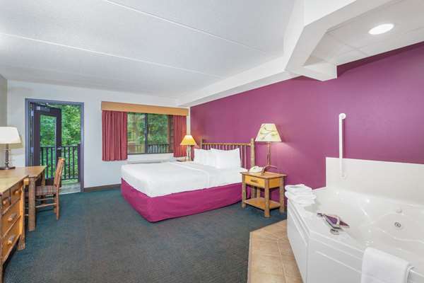  - AmericInn Lodge & Suites Wisconsin Dells - I-90 & I-94, Exit 87