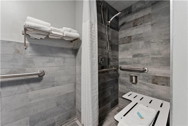 1 King Bed, Mobility Accessible Room, Jetted Tub, Non-Smoking