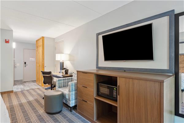 1 King Bed, Mobility Accessible Room, Jetted Tub, Non-Smoking