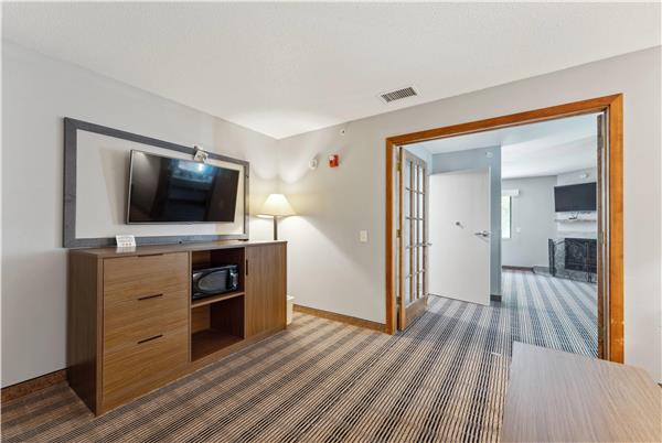 1 King Bed, One-Bedroom Suite, Non-Smoking