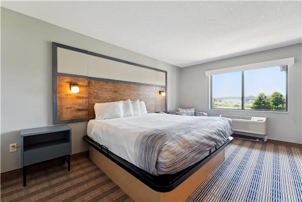 1 King Bed, Mobility Accessible Room, Non-Smoking