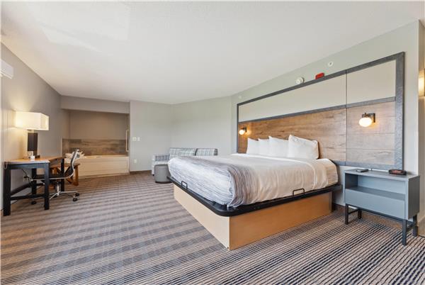 1 King Bed, Jetted Tub Room, Non-Smoking