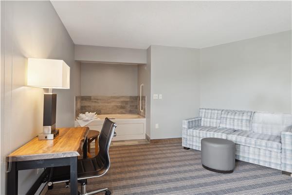 1 King Bed, Jetted Tub Room, Non-Smoking