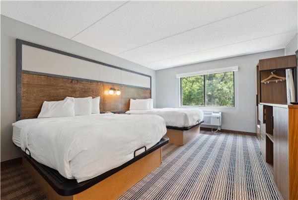 2 Queen Beds, Forest View w/ Balcony, Non-Smoking