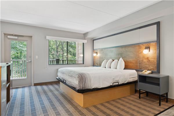 1 King Bed, Mobility Accessible Room, Jetted Tub, Non-Smoking