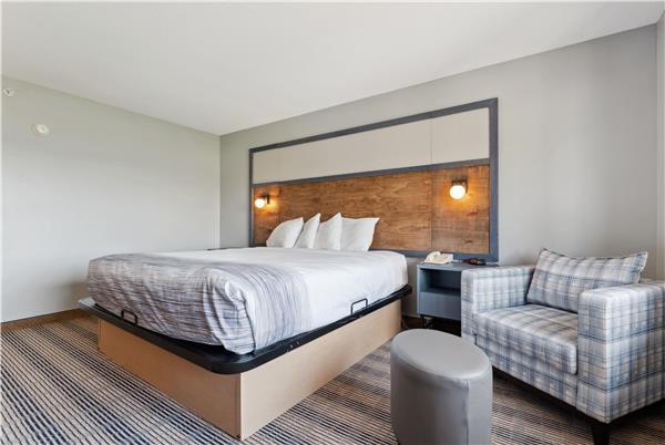 1 King Bed, Mobility Accessible Room, Non-Smoking