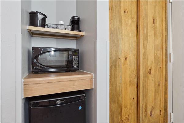 1 King Bed, Jetted Tub Room, Non-Smoking