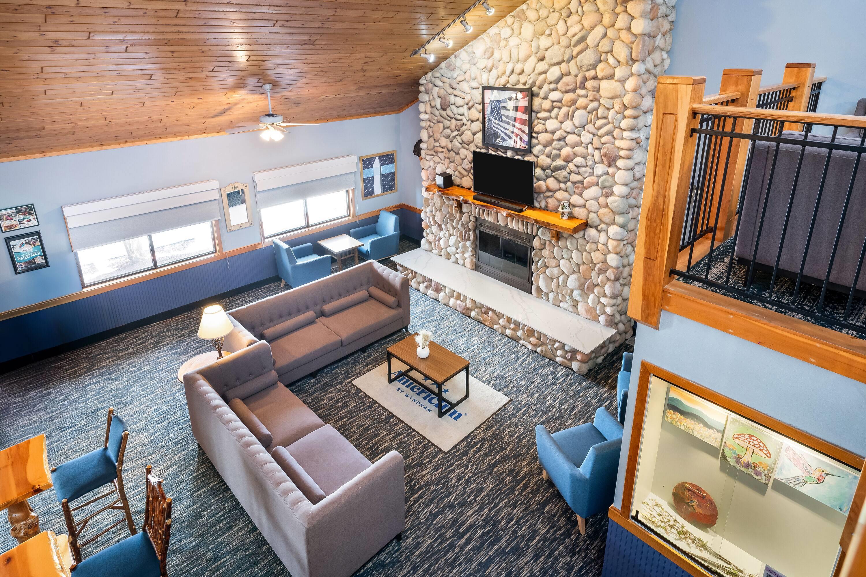 Lobby | AmericInn by Wyndham Wisconsin Dells
