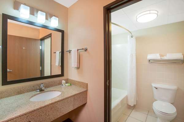  - AmericInn Lodge & Suites Muscatine