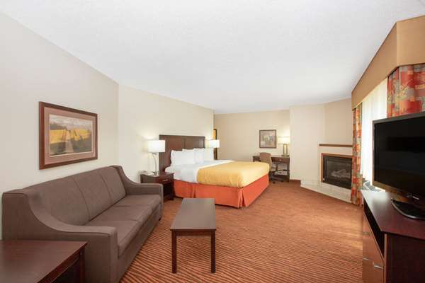 1 King Bed, Deluxe Studio Suite, Non-Smoking