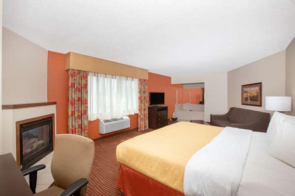 1 King Bed, Honeymoon Studio Suite, Non-Smoking