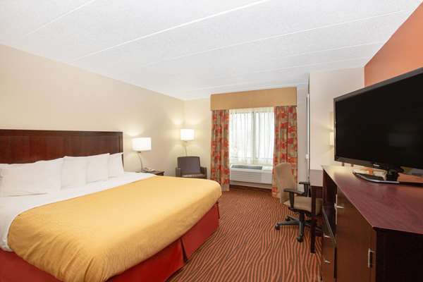 1 King Bed, Mobility Accessible Room, Jetted Tub,  Non-Smoking