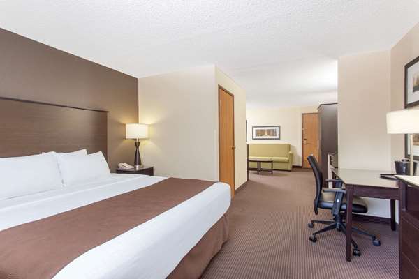 Suite - AmericInn Lodge & Suites Rhinelander