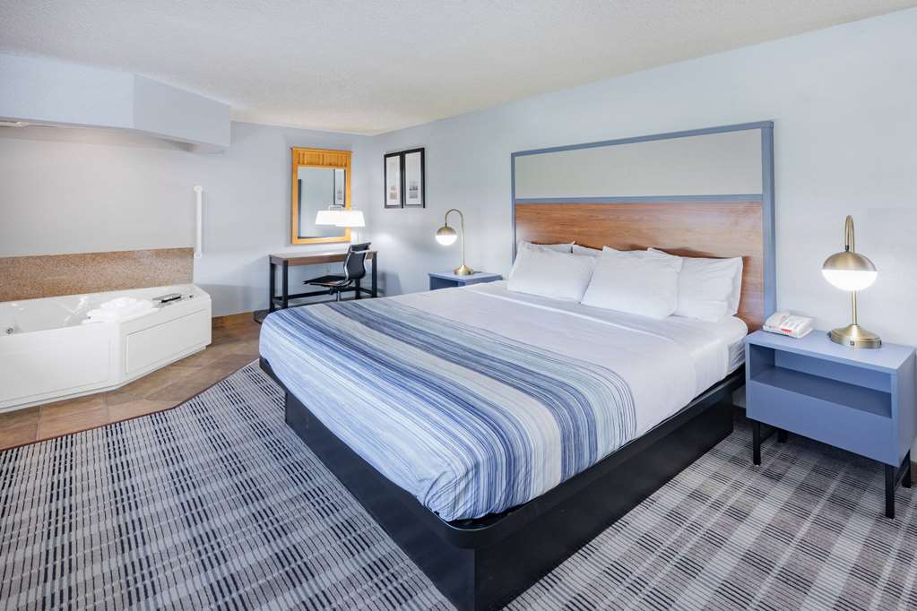 AMERICINN BY WYNDHAM SAYRE-guestroom-Guest Room,Suite,On-Site.jpg