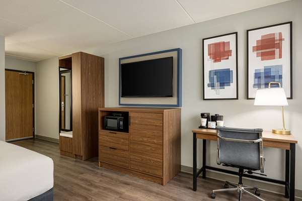 1 King Bed, Non-Smoking